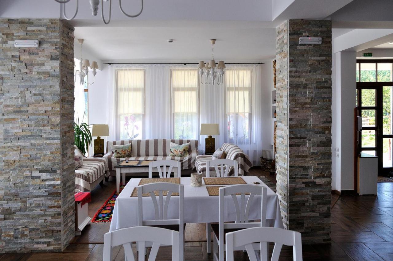 Pensiunea Doina Bucovinei Hotel มานาสทิรีอา ฮูโมรูลุย ภายนอก รูปภาพ