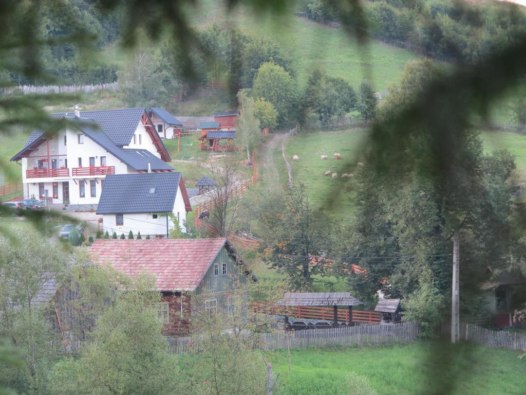 Pensiunea Doina Bucovinei Hotel มานาสทิรีอา ฮูโมรูลุย ภายนอก รูปภาพ