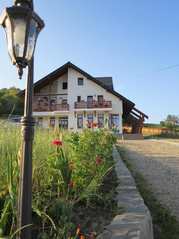 Pensiunea Doina Bucovinei Hotel มานาสทิรีอา ฮูโมรูลุย ภายนอก รูปภาพ